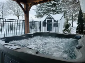 Peaceful Hollow Retreat w/ POOL & HOT TUB! - Image 5