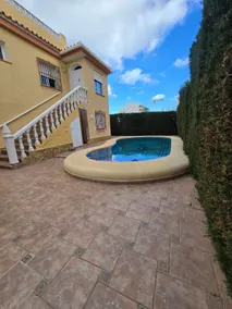 Villa with pool near the sea - Image 3