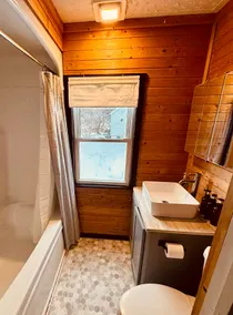 Pet friendly, 2 beds,1 bath house in Fredericton - Image 3