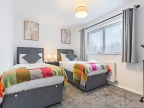 Telford Centre House with Parking, Garden, Wi-Fi - Image 4