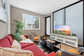 Stylish Irvine Gateway - Central & Prime Location - Image 5