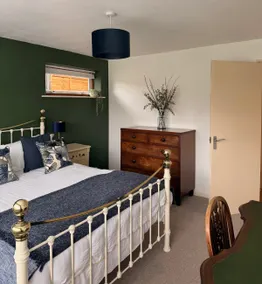 Charming Oxfordshire Bungalow with Parking - Image 2