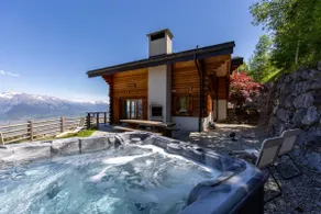 Chalet Enchanteur sauna, jacuzzi, 13pax - Image 3