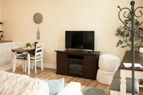 Creekside Studio • Walk to Downtown & Britt - Image 4