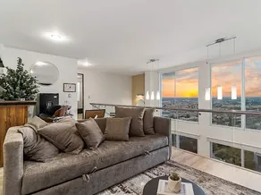 Penthouse apartment with terrace and heated pool - Image 2