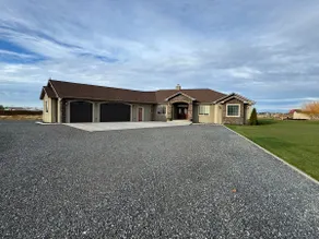 Peaceful 4 bedroom house near lake access - Image 4