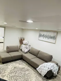 Beautiful modern home - Image 3