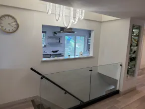 Beautiful modern home - Image 5