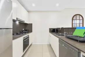 Canterbury 2BR APT near Train Station Woolworth - Image 5