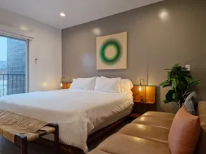 The Casablanca: Logan Circle Luxury + Parking - Image 2