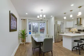 Cozy, Beautiful House In Scarborough - Image 4