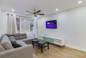 Cozy, Beautiful House In Scarborough - Image 5