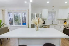 Cozy, Beautiful House In Scarborough - Image 3