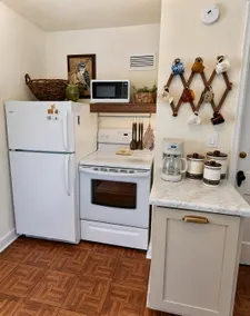 Charming Stay in Downtown Cedar Falls - Image 4
