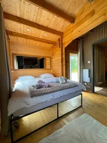Small Cozy Chalet - Private Jacuzzi - Image 5