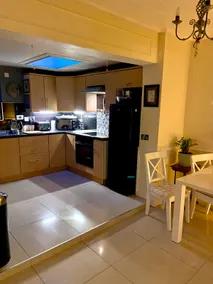 Five + beds in quiet Belfast suburb with parking - Image 3