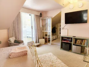 Entire 3rd-floor suite | balcony - Image 3