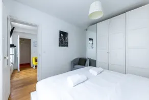 Bright & Cozy Flat near Eiffel Tower - Image 4