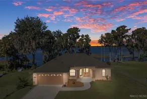 Lakefront Retreat | Sunsets + Kayaks + Springs - Image 2