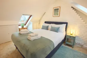 Central Oxford 4-Bedroom near Station with Parking - Image 4