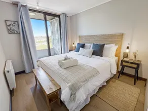 Lake View · Apartment New, Top Design and King Bed - Image 2