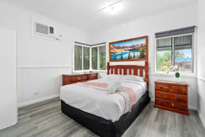 Comfy 4BDR/Free parking, near Train -motor way - Image 3