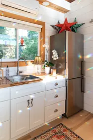 Garden Cottage Retreat - 2 mins from downtown - Image 3