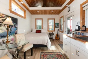 Garden Cottage Retreat - 2 mins from downtown - Image 2
