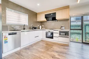 Cosy & Contemporary entire 3 Bedroom Airport Retreat - Image 4