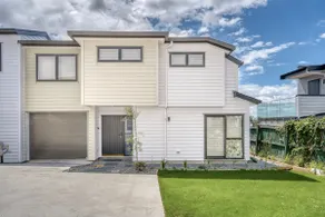 Cosy & Contemporary entire 3 Bedroom Airport Retreat - Image 2