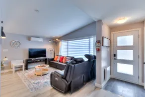 Family friendly house with free parking - Image 2