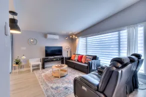 Family friendly house with free parking - Image 3
