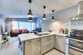 Family friendly house with free parking - Image 5