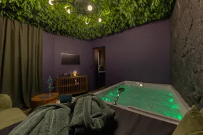 Private Hot Tub & Romantic Getaway · 20 min from Paris - Image 3