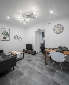 Gladiator Apartments, Family Apartment 1 - Image 2