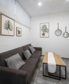 Gladiator Apartments, Family Apartment 1 - Image 3