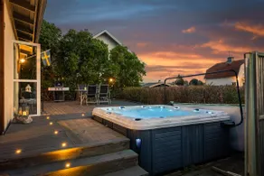 Well-planned villa near the sea, Jacuzzi - Image 2