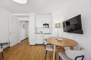 Wifi, Smart TV, City Centre, Queen Bed - CR 18 - Image 2