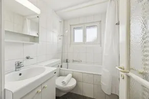 Wifi, Smart TV, City Centre, Queen Bed - CR 18 - Image 3