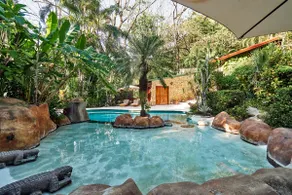 Villa Havana~ Lux Rustic Charm~ 1Min walk to Beach - Image 2