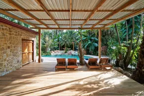 Villa Havana~ Lux Rustic Charm~ 1Min walk to Beach - Image 5