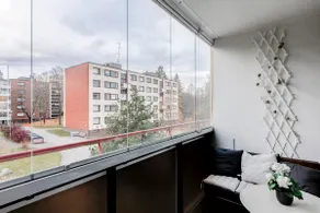 Nice studio by the train tracks + parking space - Image 5
