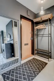 Nice studio by the train tracks + parking space - Image 4