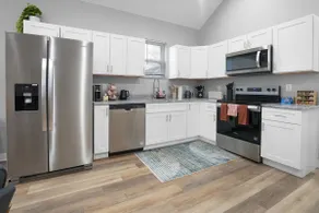 Luxe Downtown Townhome-Sleeps 6 Brand New Build! - Image 4