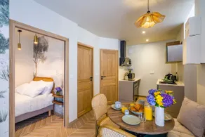 Hot Tub • Very Central • Beach & Town Within Walking Distance - Image 2
