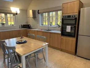 Luxury 2-Bed Lodge - Log Burner & Enclosed Garden - Image 5