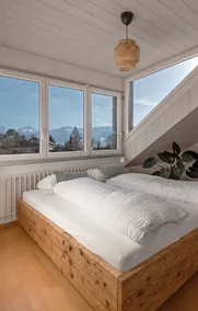 Aurora apartment overlooking the lake & mountains - Image 4