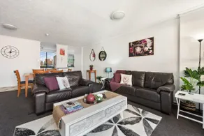 Amazing Astor ~ 2bed, 2bath, 1car, Pool! - Image 4
