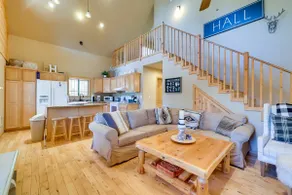 Peaceful cabin perfect for relaxing getaways. - Image 3