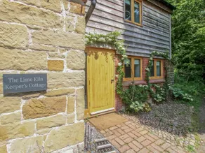 Woodland, Canal & Lakeside Cottage - Image 3